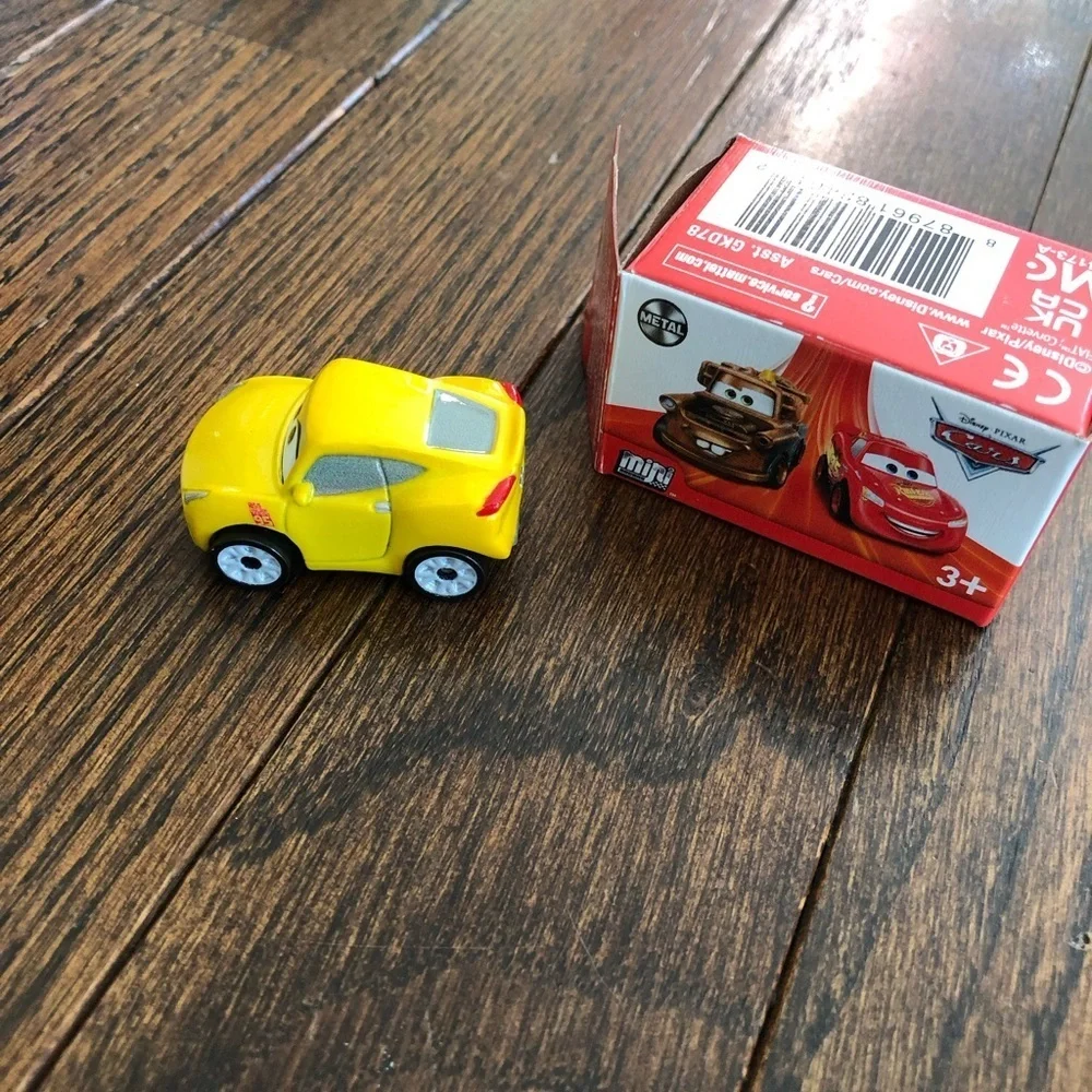 Disney Pixar Cars Mini Racers Diecast Car - Cruz Ramirez - S39A/04 - BRAND NEW!